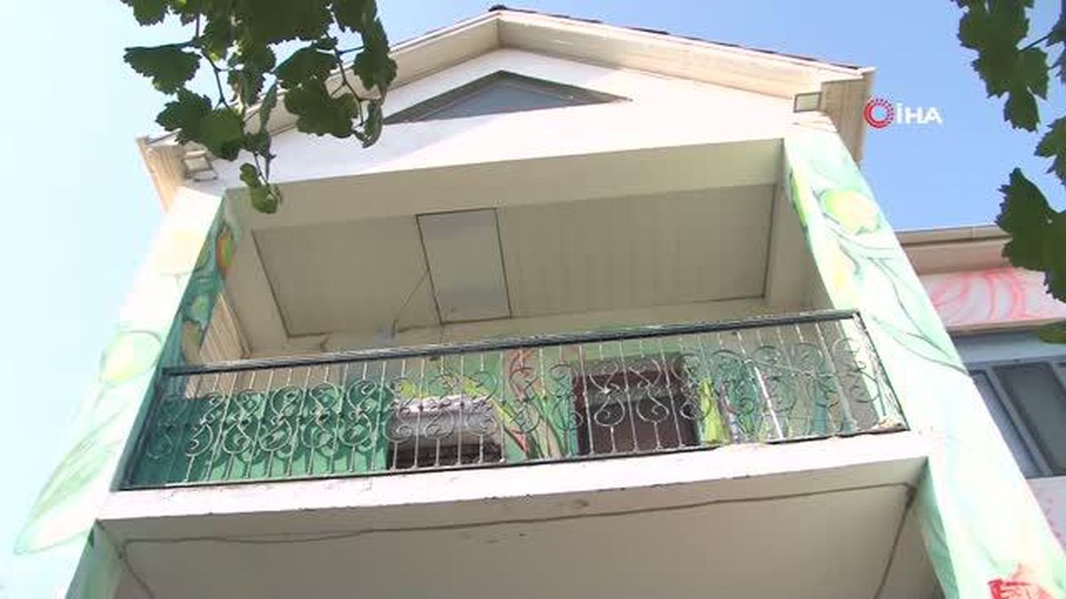 Azerbaycan'daki ilk neon sanatları müzesi 'Farhouse' görenleri hayran bıraktı