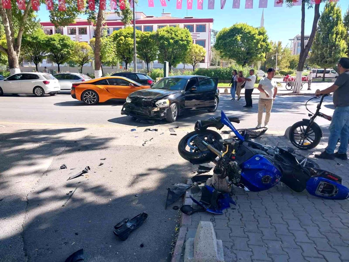 Malatya haberleri... Malatya'da iki ayrı kazada 3 kişi yaralandı