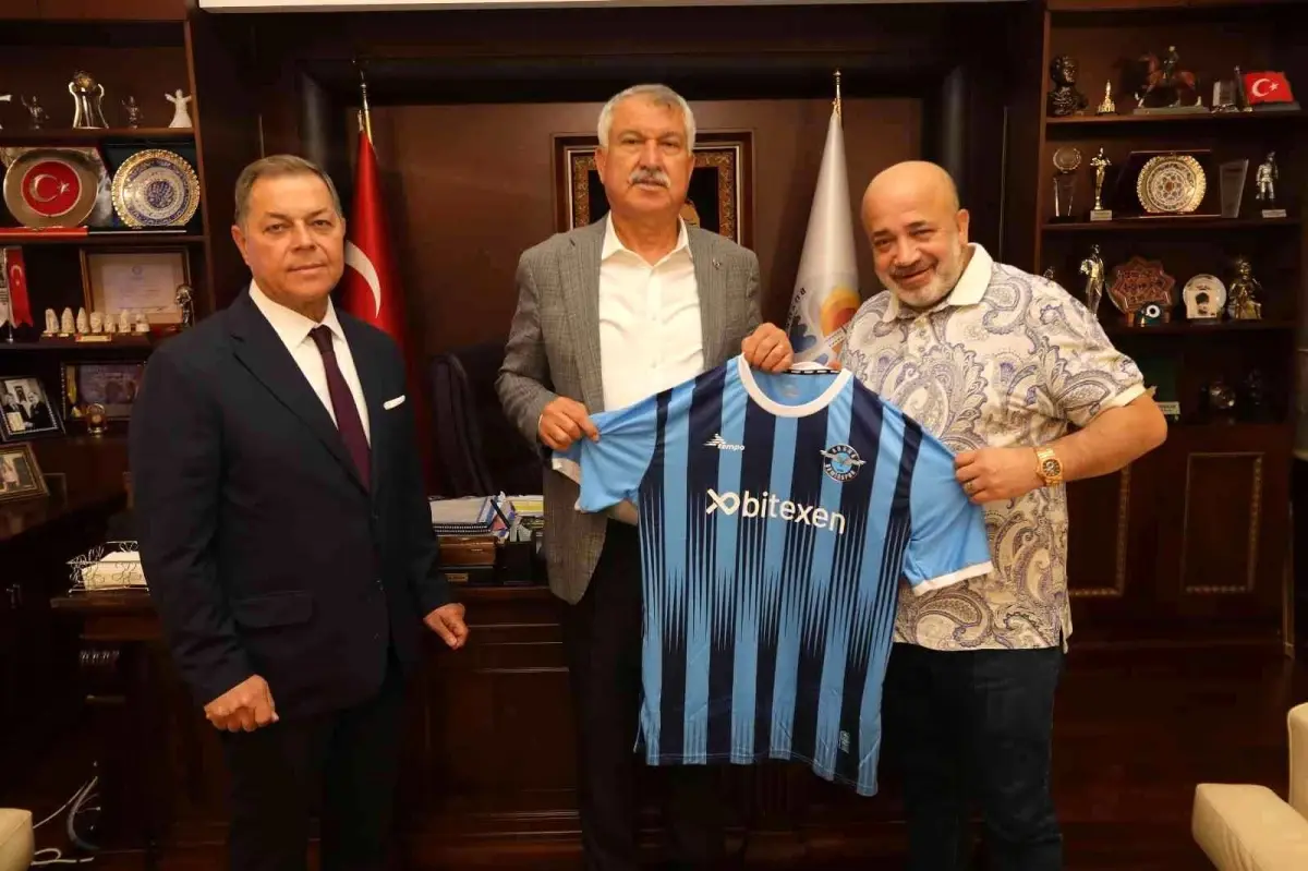 Murat Sancak'tan, Başkan Karalar'a forma