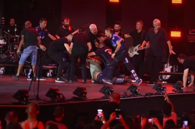 Tarkan...İZMİR'DE YÜZBİNLERİ COŞTURDU!