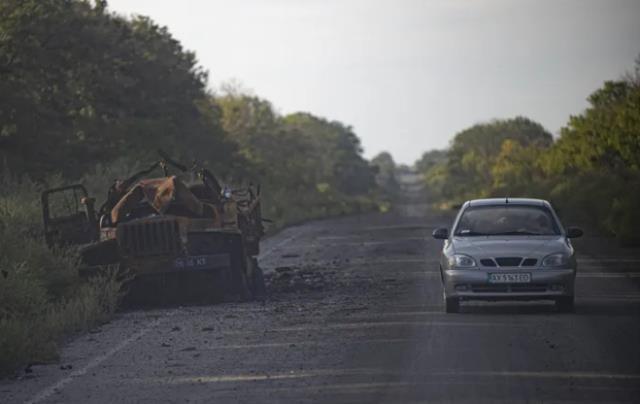 Ukrayna'dan karşı atak! Rus ordusunu gafil avlayıp kasabaları bir bir geri almaya başladılar