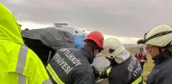Son Dakika | Yalova'da kaza sonucu araçta sıkışan kadın sürücünün imdadına itfaiye ekipleri yetişti