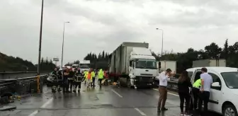 Bariyerlere çarptı, yola dökülen mazot az kalsın faciaya yol açıyordu