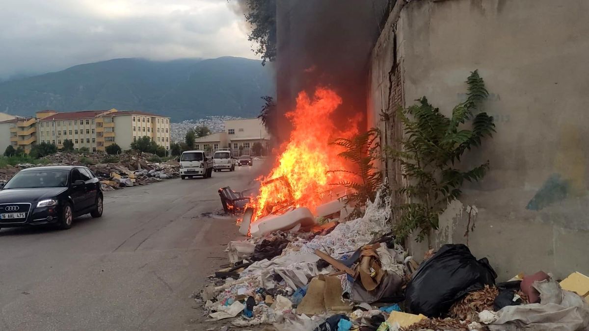 Son dakika 3. sayfa: Bursa'da hurdacılar sitesinde yangın paniği
