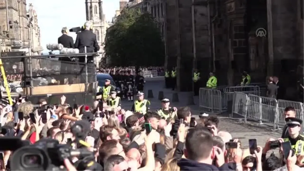 EDİNBURGH - İngiltere Kraliçesi 2. Elizabeth'in cenazesi St. Giles Katedrali'ne getirildi (2)