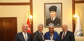 Erzincan haberleri | Erzincan'da 40 yıllık marangoz 'yılın ahisi' seçildi