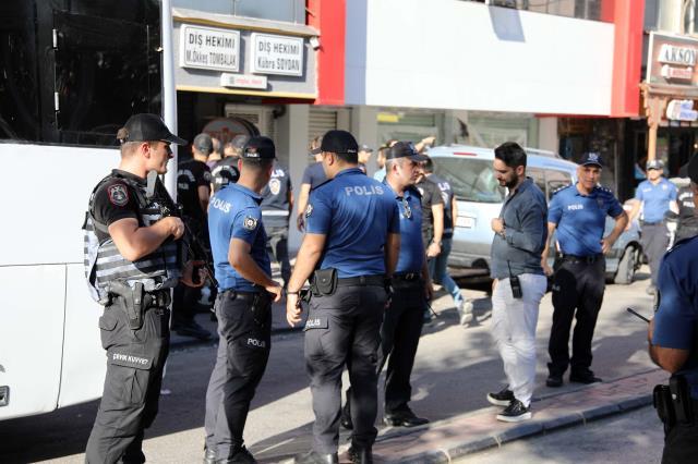 Gaziantep'te Suriyelilerle Türk vatandaşları arasında kavga! Et satırıyla saldırdılar
