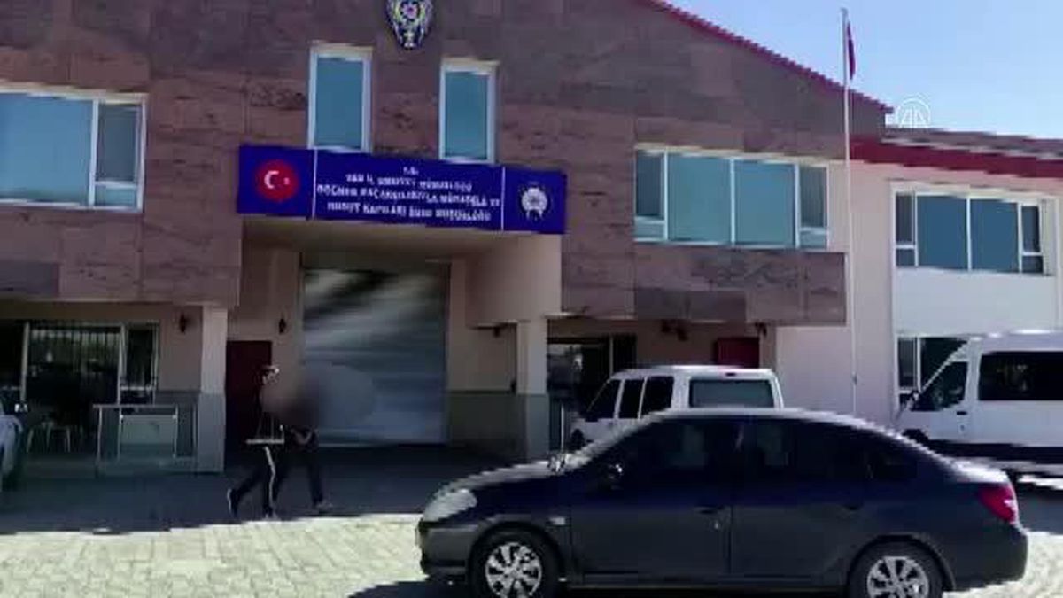 Son dakika haberi... Göçmen kaçakçılığı iddiasıyla 4 şüpheli tutuklandı