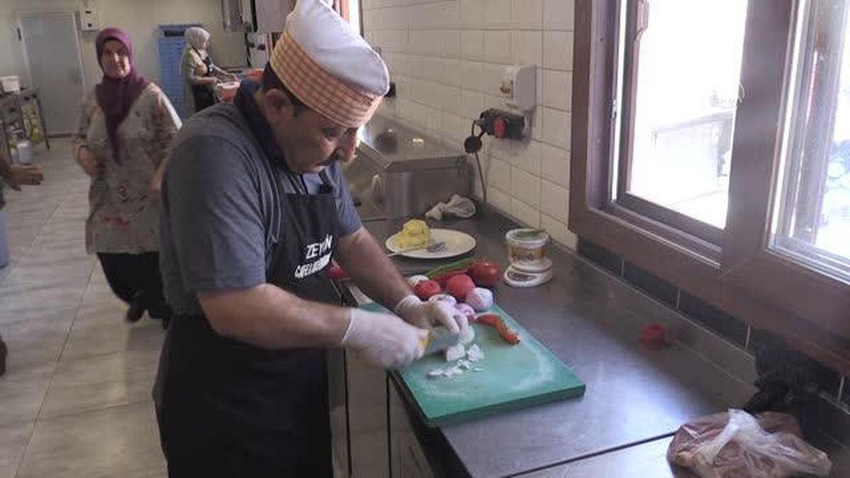 Hatay haberleri: Hatay'ın aynı tabakta sunulan lezzetleri: Arap kebabı ve patatesli bulgur köftesi