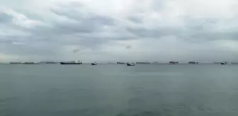 Yunanistan Sahil Güvenlik birimlerinin taciz ateşi açtığı gemi Zeytinburnu açıklarına demirledi - Dron