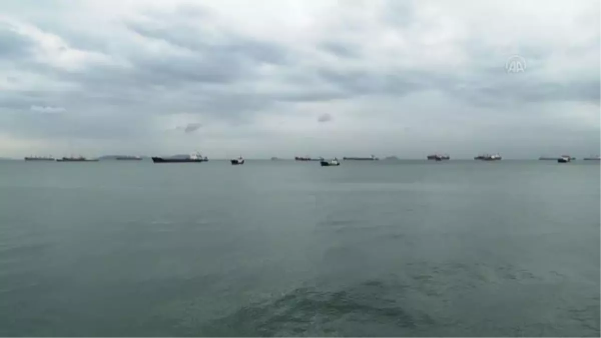 Yunanistan Sahil Güvenlik birimlerinin taciz ateşi açtığı gemi Zeytinburnu açıklarına demirledi - Dron