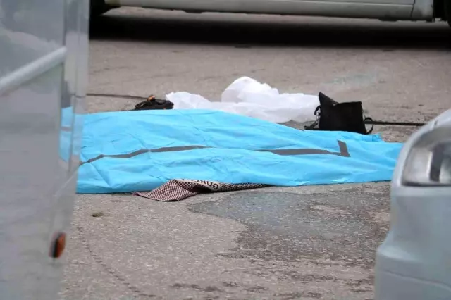 Minibüsün çarptığı kadın hayatını kaybetti, yakınları kriz geçirdi