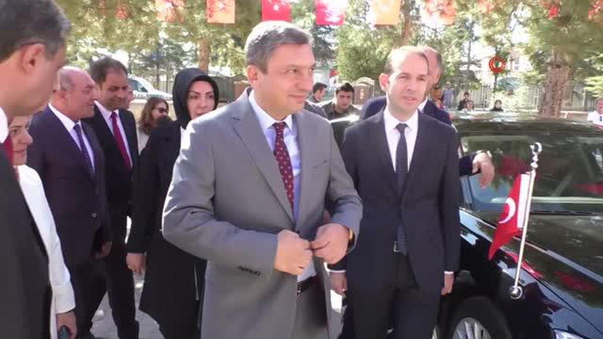 Vali Şahin'den Yunanistan'a mesaj