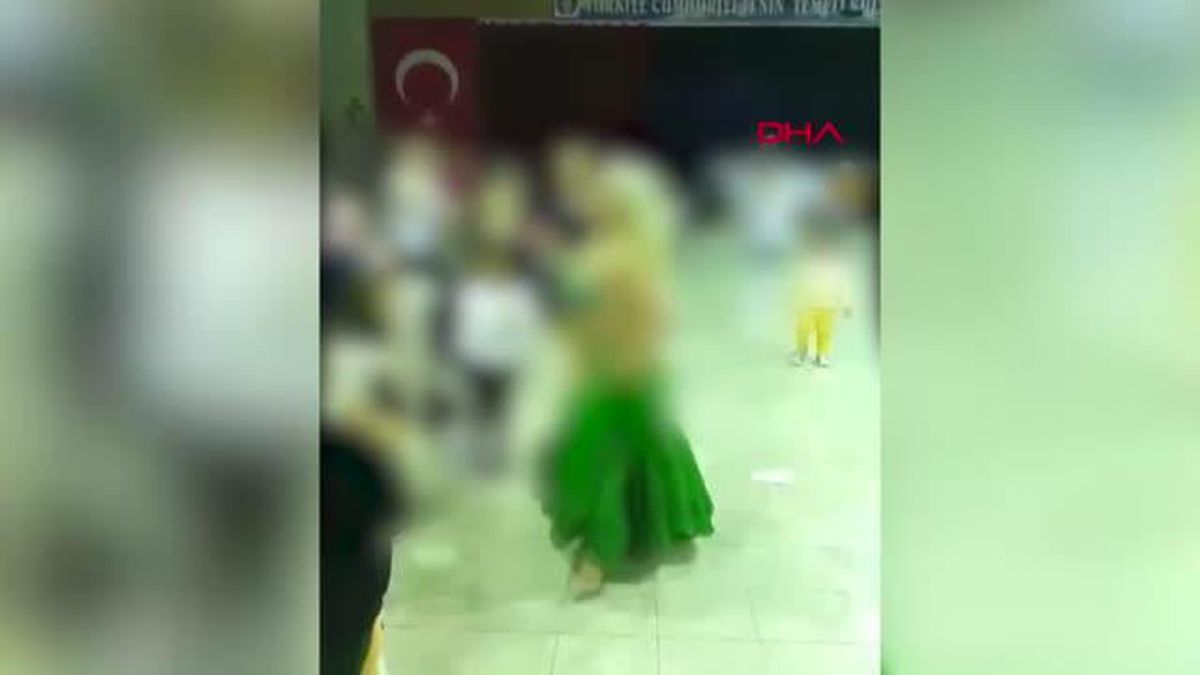 DANSÖZLÜ EĞLENCE DÜZENLENEN OKULUN MÜDÜRÜ, SINIF ÖĞRETMENİ OLARAK ATANINCA DAVA AÇTI
