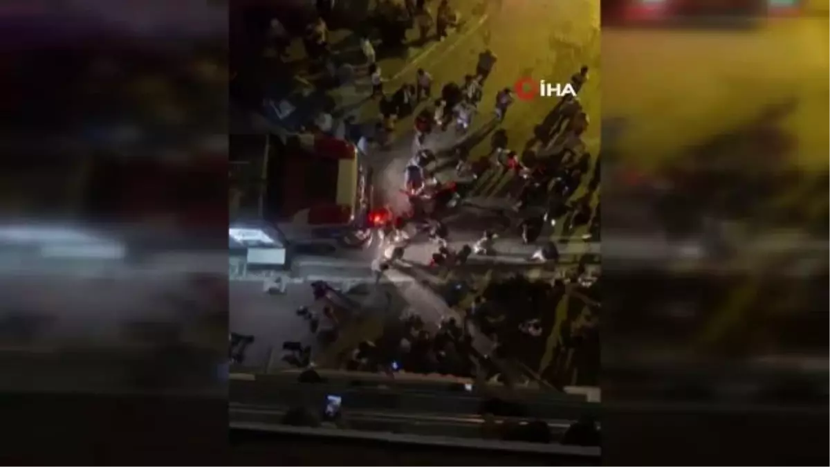 Evdeki hurdaları yakan kadın müdahale edenlerle kavga etti