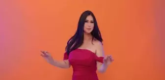 İlvanlım şarkısıyla tanınan Nur Ertürk'ten müzik dünyasına bomba gibi dönüş