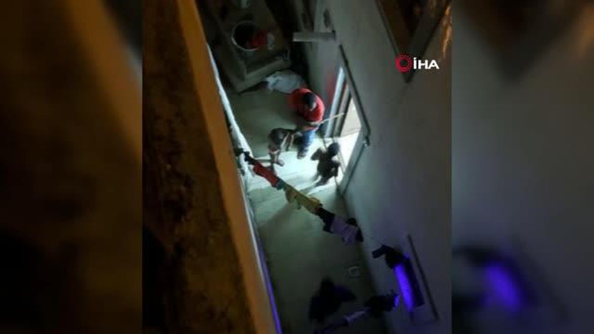 Çocuklarını yarı çıplak soyup sopayla döven yabancı uyruklu baba serbest bırakıldı