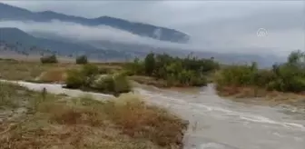 Son dakika gündem: KAHRAMANMARAŞ - Andırın ilçesinde 45 arı kovanı sele kapıldı