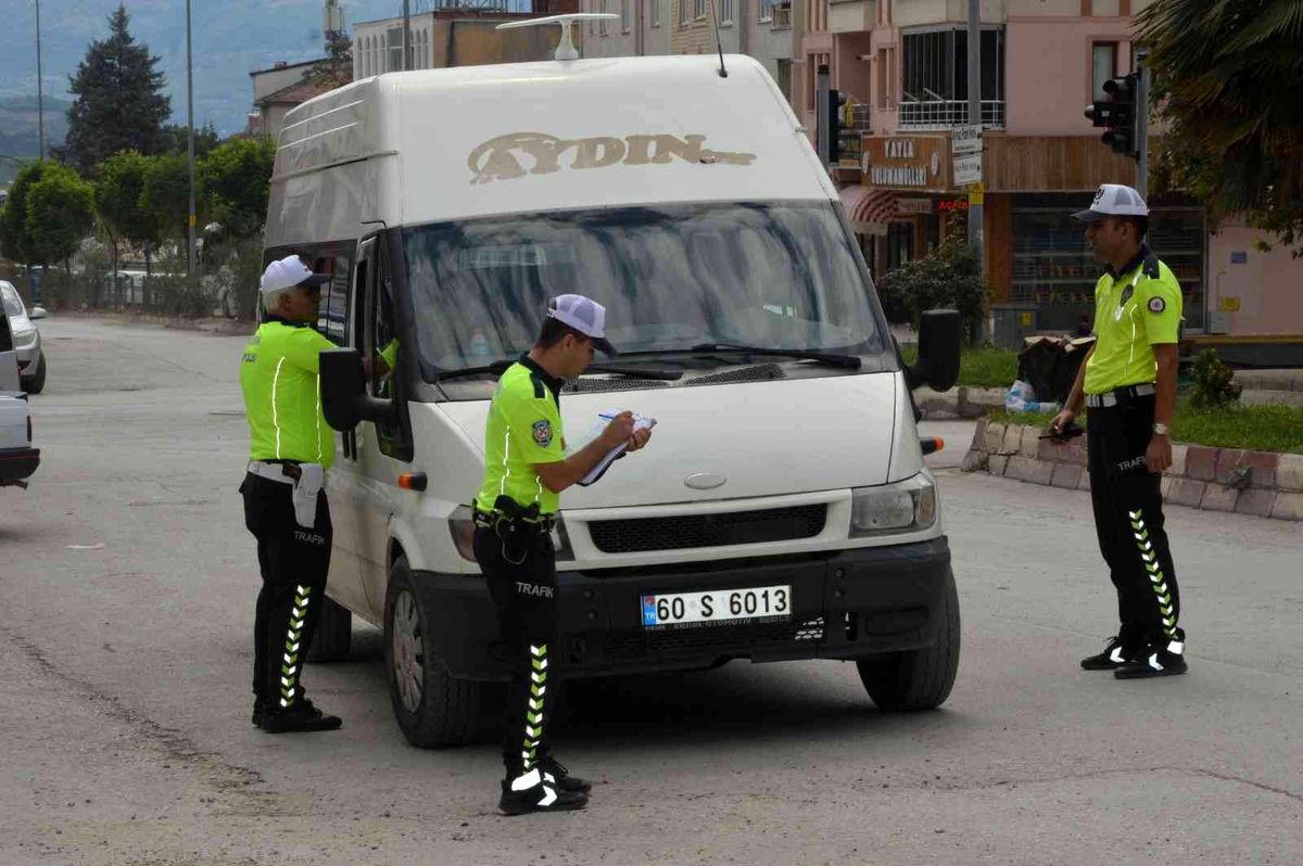 Tokat haberleri... Niksar'da öğrenci servisleri denetlendi