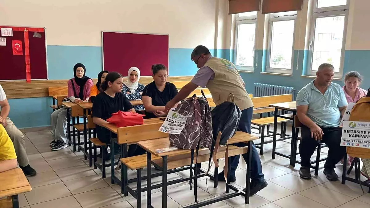 Gurbetçiler yeni eğitim-öğretim döneminde Türkiye'deki minikleri sevindirdi