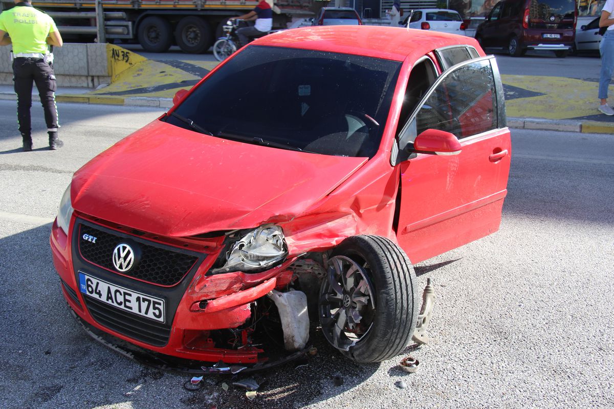 Bariyere çarpan otomobilin sürücüsü yaralandı