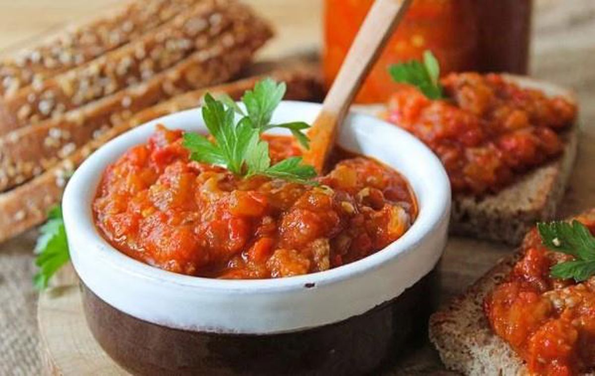 Ajvar sos nasıl yapılır, tarifi nedir? Evde ajvar sos nasıl yapılır? Ajvar sosun içinde ne var?