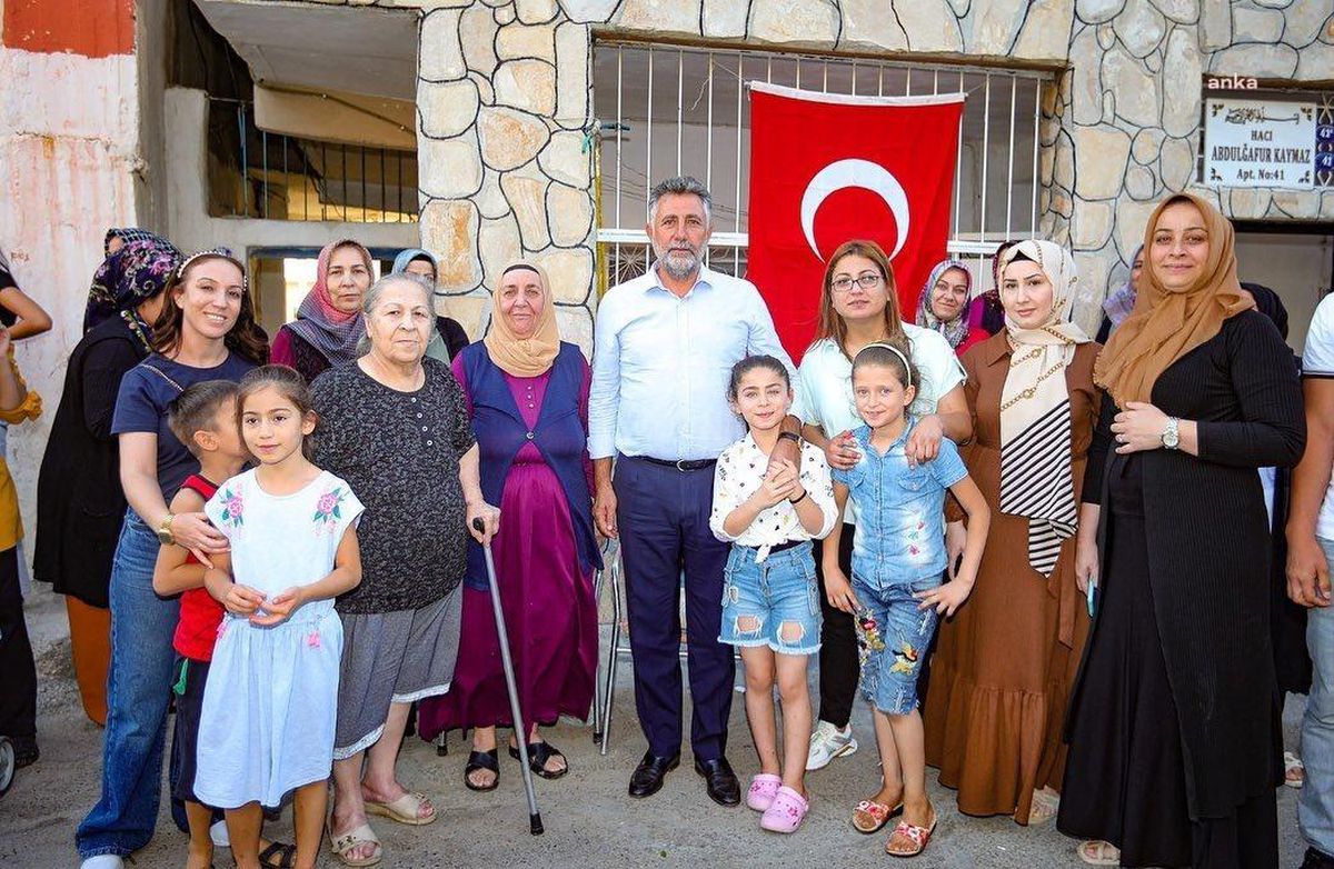 İzmir yerel haberi | Bayraklı Belediye Başkanı Sandal, Gümüşpala'da Vatandaşla Buluştu
