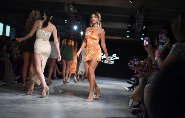 İngilizleri kendine hayran bırakıp yarışmayı birinci bitirmişti! Şimdi de podyumu yıktı geçti