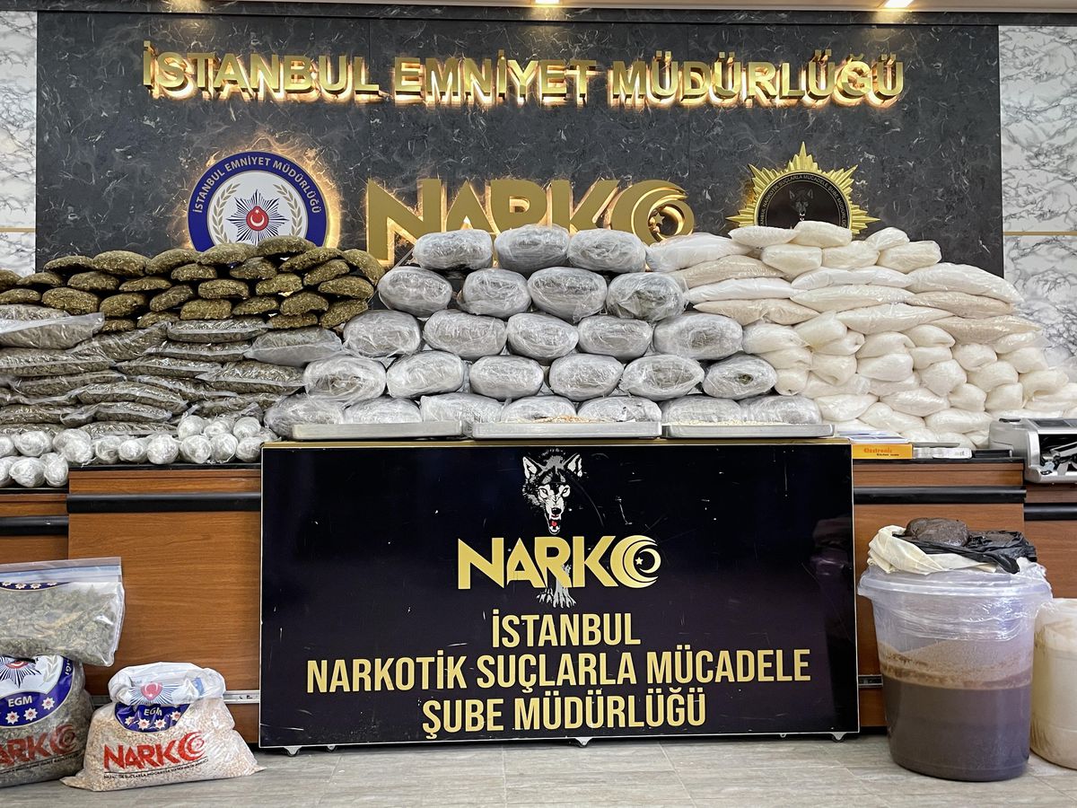 İstanbul'da son 1 ayda 455 kilogram ve 494 bin adet uyuşturucu madde yakalandı