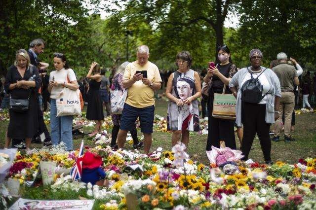 Prenses Diana, çiçekleriyle Kraliçe II. Elizabeth'i gölgede bıraktı