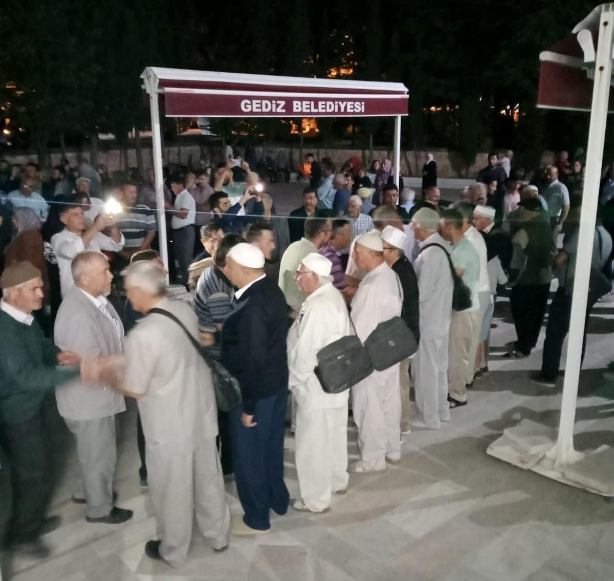 Kütahya haberi... Gediz'de umreciler dualarla uğurlandı