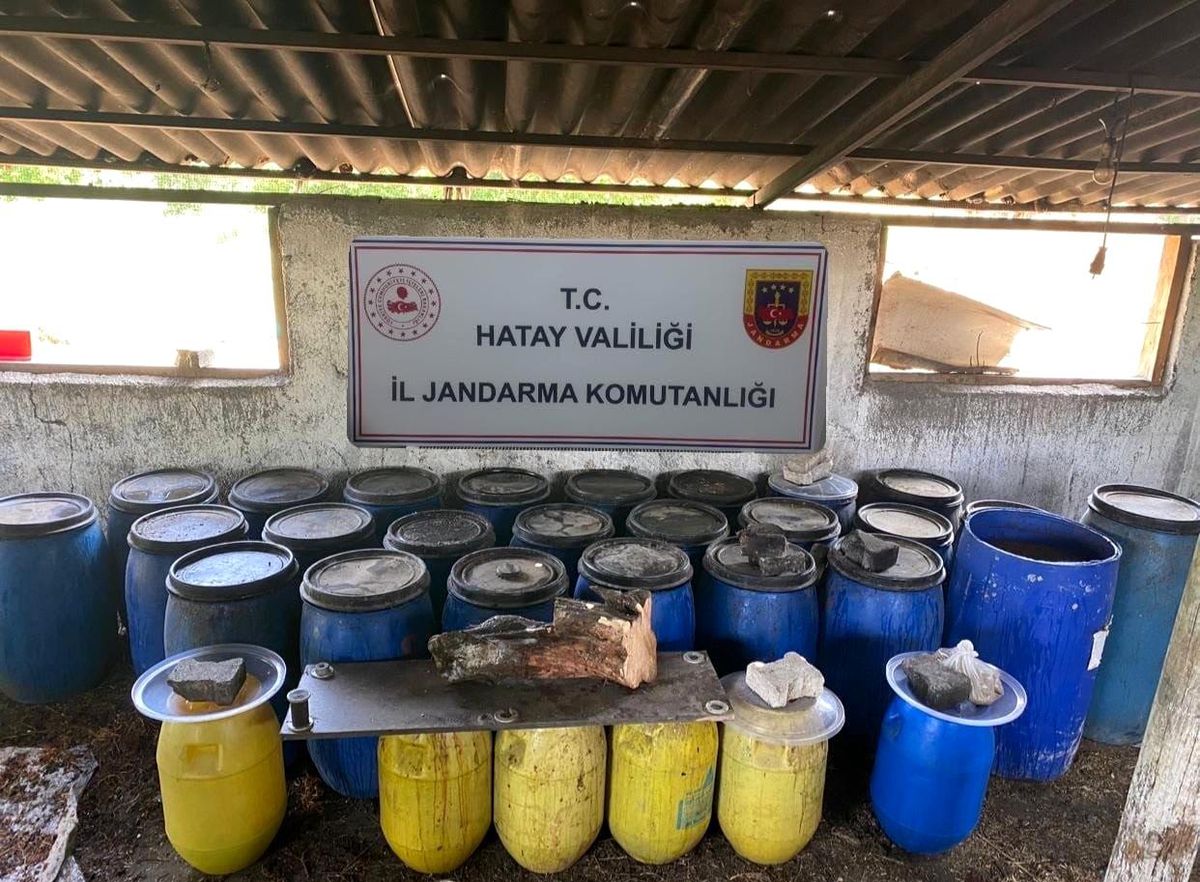 Hatay haberi | Hatay'da 11 bin 400 litre sahte içki ele geçirildi