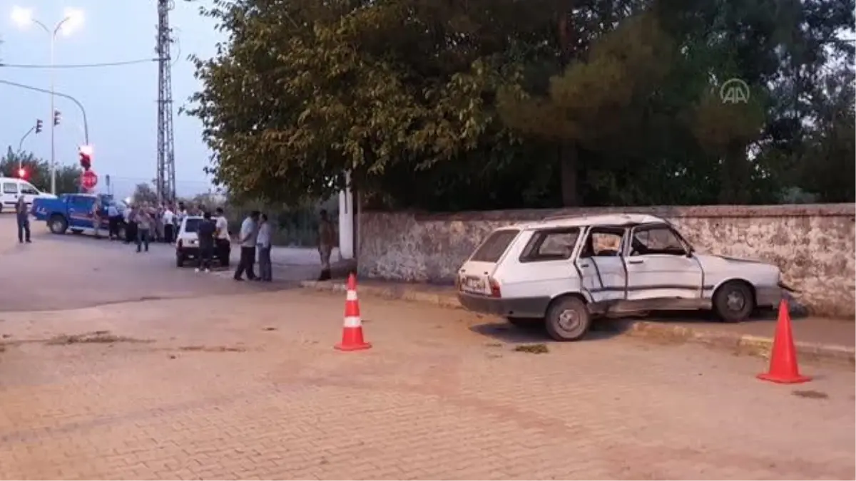 İki otomobilin çarpıştığı kazada 3 kişi yaralandı