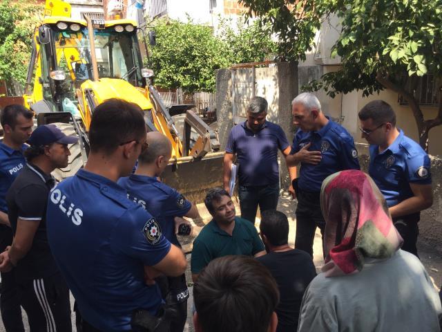 Suları kesildi, yıkım içim kepçeler hazır! İki çocuğu engelli annenin feryadı mahalleyi inletti