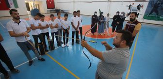 Azez'de Suriyeli çocuklara okçuluk eğitimi veriliyor