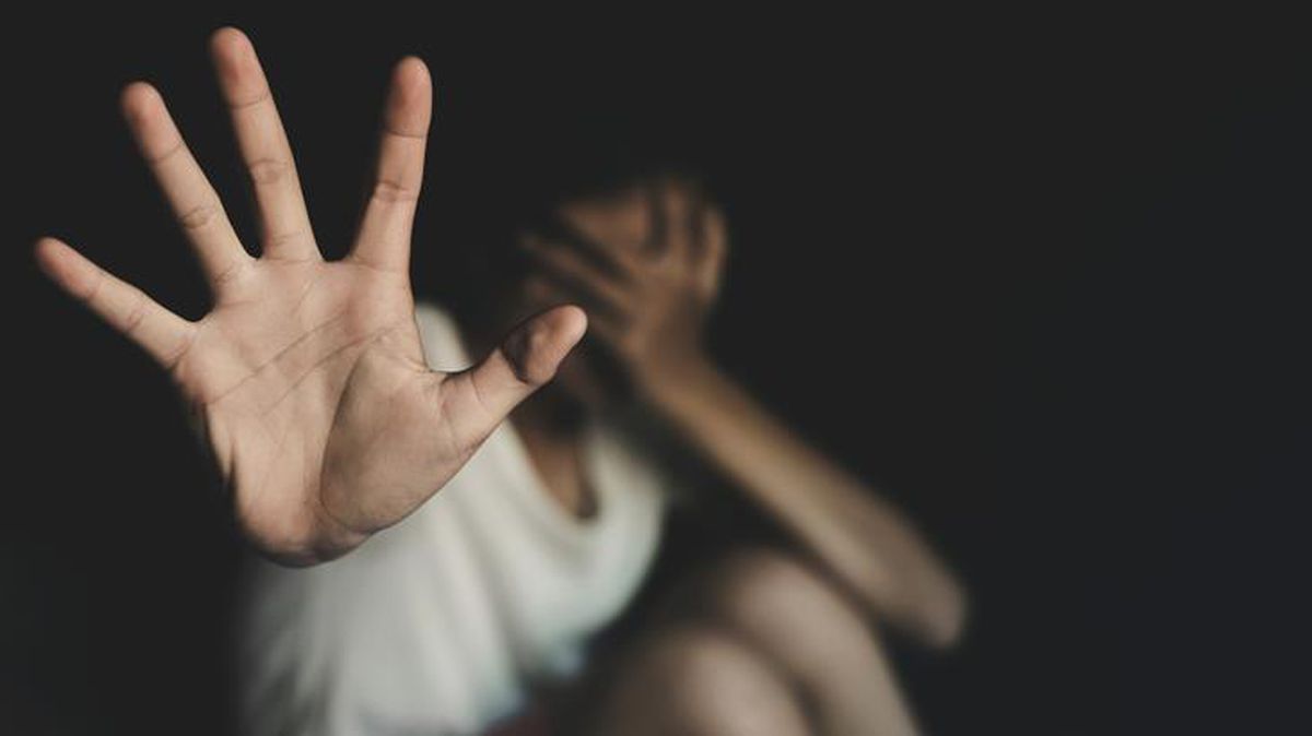 Birlikte yaşadığı kadının üzerine ocaktaki kızgın yağı döktü