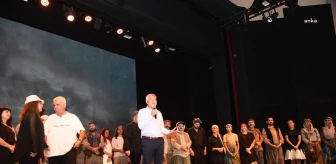Adana haberleri... 'Boynu Bükük Öldüler' Oyunu Adana Büyükşehir Belediyesi Şehir Tiyatrolarında Sahnelendi