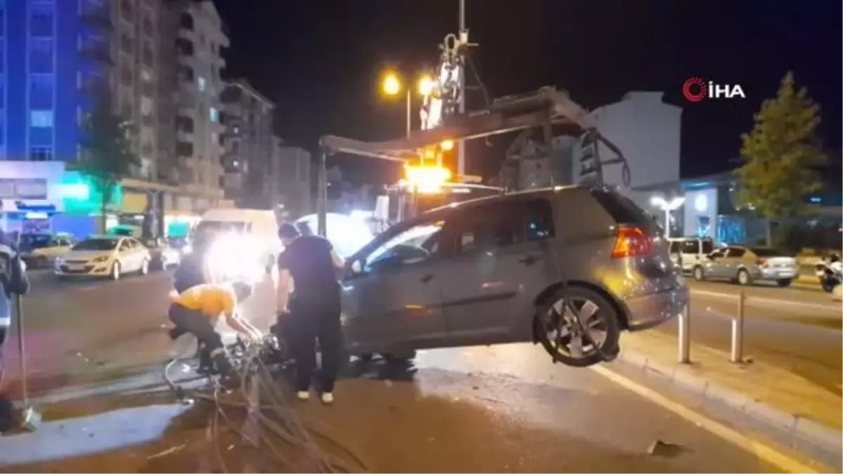 Son Dakika | Ereğli'de iki otomobil çarpıştı: 2 yaralı
