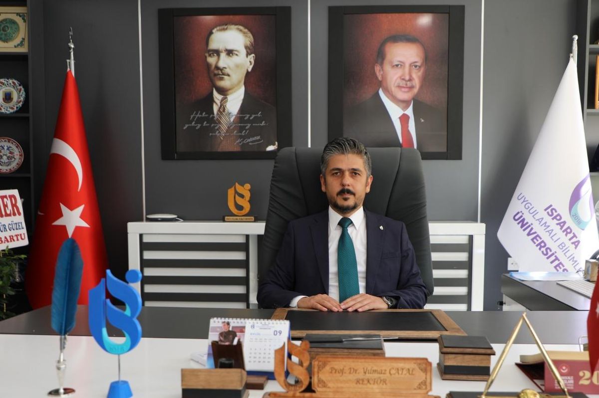 ISUBÜ Rektörlüğüne atanan Prof. Dr. Yılmaz Çatal'ın karşılanması