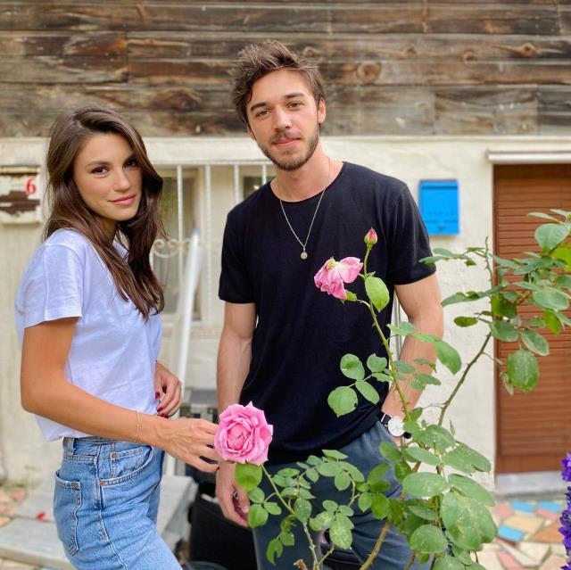 Oyuncu Onur Bay, sevgilisiyle öpüşürken görüntülendi