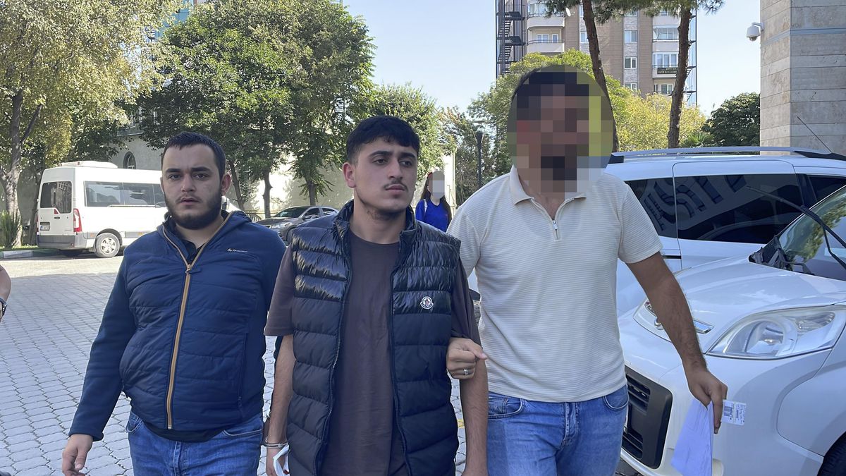 Son dakika haberi! Samsun'da polisten kaçarken uyuşturucuyu yola atan 2 zanlı tutuklandı