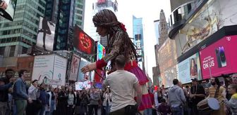 Suriyeli çocukların sesini dünyaya duyuran 3,5 metrelik 'Küçük Emel' New York'ta
