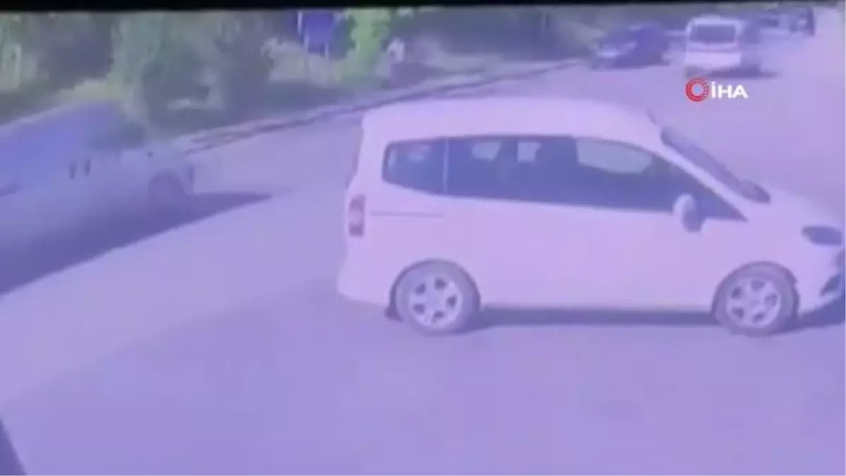 Son dakika haber: Genç motosikletlinin ağır yaralandığı kaza kamerada