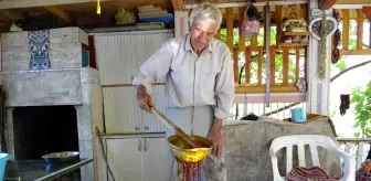 Kütahya haber... Kütahya Hisarcık'ta eski usulle üzüm pekmezi yapımı