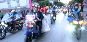 Motor tutkunu damadın gelin arabası da motosiklet oldu, görenler şaşırdı