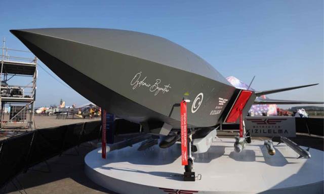 Selçuk Bayraktar, ilk muharip savaş uçağıyla ilgili Türkiye'nin beklediği haberi az önce verdi Selçuk Bayraktar, ilk muharip savaş uçağıyla ilgili Türkiye'nin beklediği haberi az önce verdi