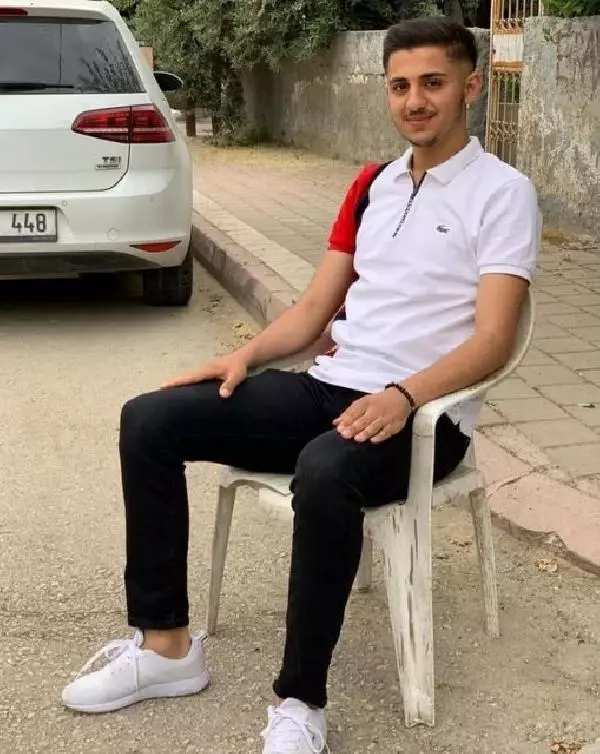 Silahlı saldırıda ölen Hakan, kurtulmak için ayakkabısını fırlatmış Silahlı saldırıda ölen Hakan, kurtulmak için ayakkabısını fırlatmış