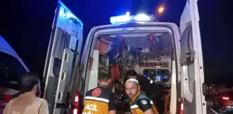 Son dakika haberi: TEM Otoyolu'nda kontrolden çıkan otomobil önce otomobile sonra hafriyat kamyonuna çarptı: 4 yaralı