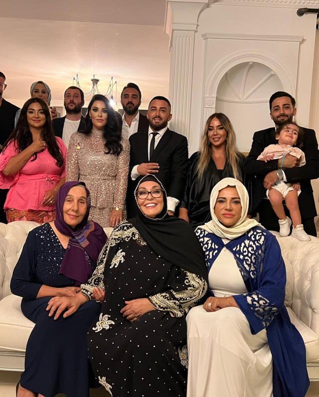 Uzun zamandır ekranlardan uzak olan Necla Nazır, kızının nişan töreninde görüntülendi Uzun zamandır ekranlardan uzak olan Necla Nazır, kızının nişan töreninde görüntülendi