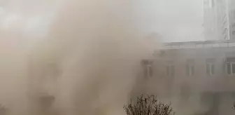 Son dakika haber: Beylikdüzü'nde depoda çıkan yangına müdahale ediliyor